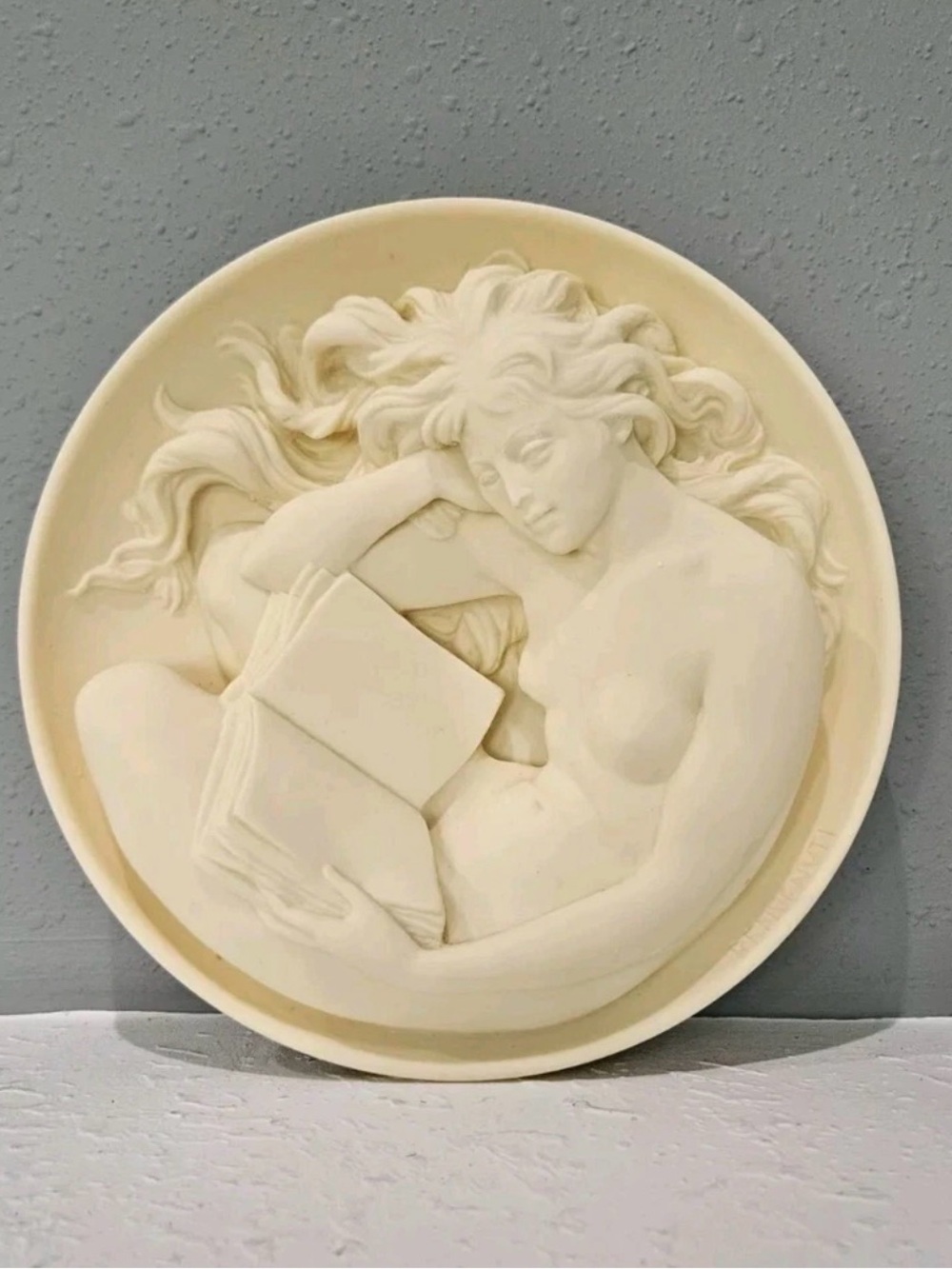 CLIO Ivory Alabaster Hand-crafted Plate Benvuenuti Muse Sculpture 8 1/2"